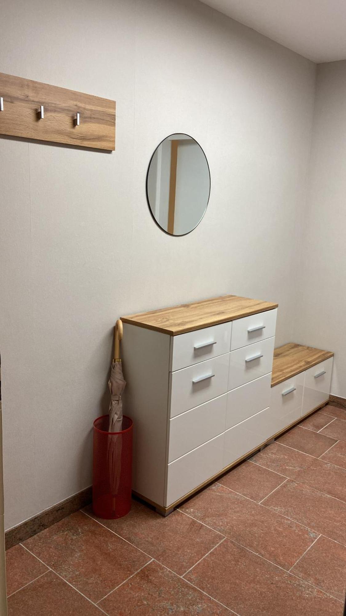 Freshly Renovated Studio Apartment - Top Location In Weinstadt Εξωτερικό φωτογραφία