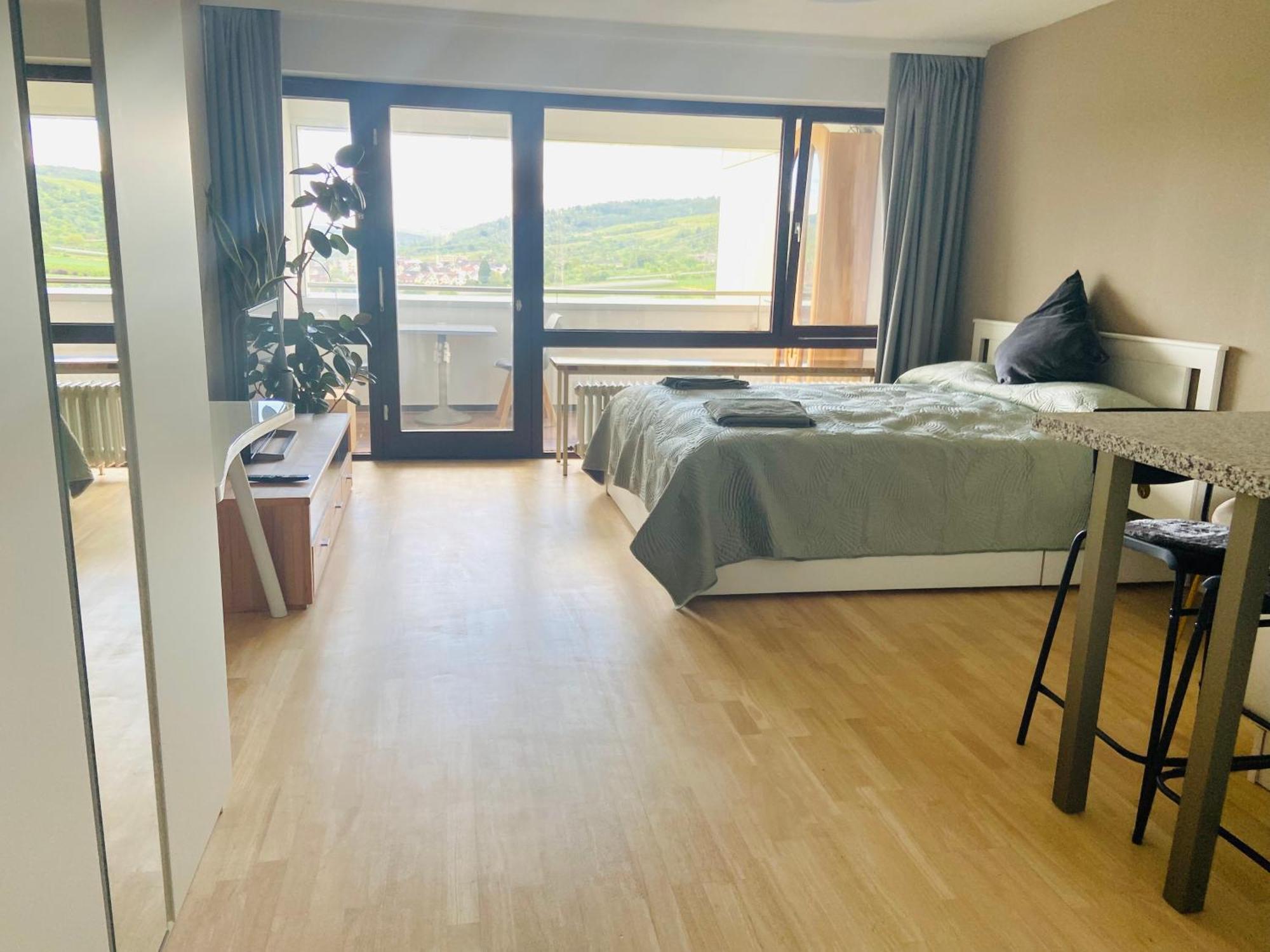 Freshly Renovated Studio Apartment - Top Location In Weinstadt Εξωτερικό φωτογραφία
